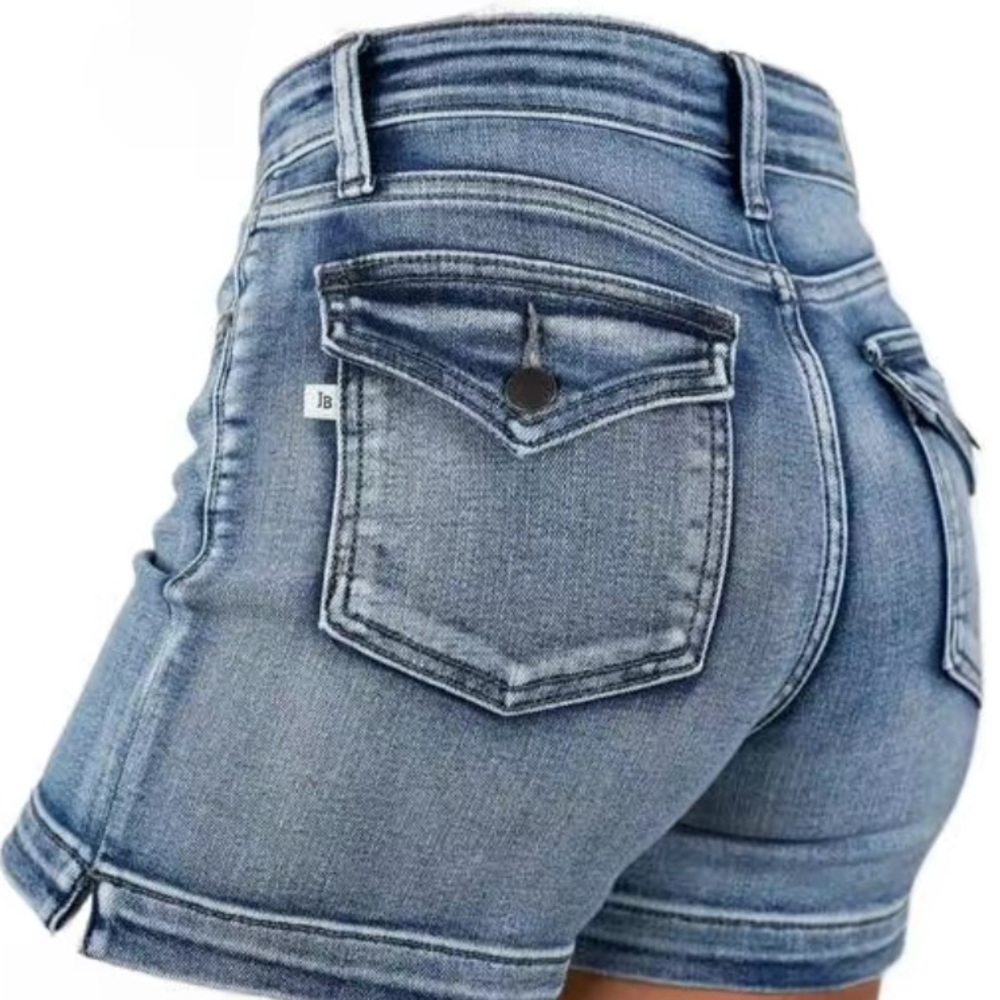 NWOT Judy Blue Flap Pocket Shorts